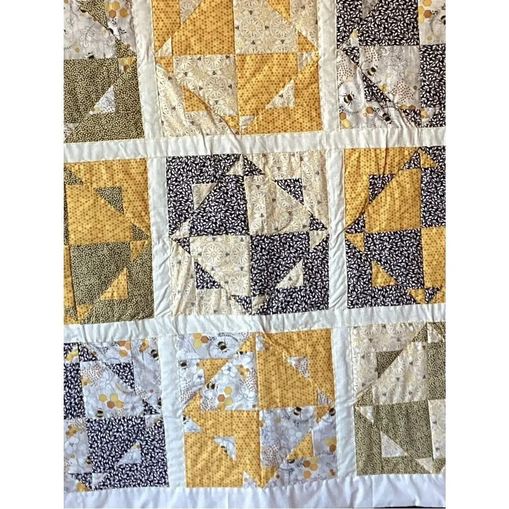 NWT. Hand Crafted Star Bees Quilt